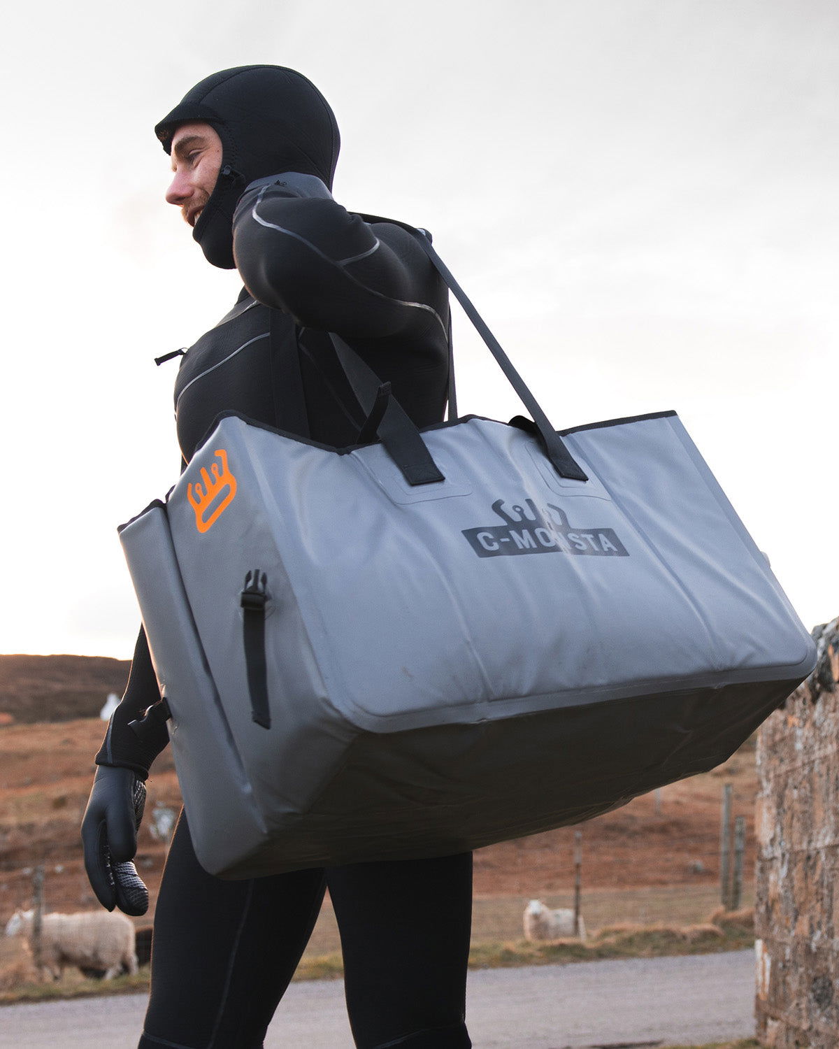 C-Monsta heavy-duty split bag – lifestyle shot in use at the beach